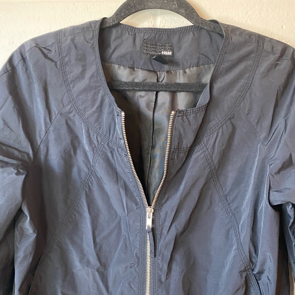 H&M Zip Up Black Windbreaker Style Women’s Lightweight Jacket - Picture 4 of 11